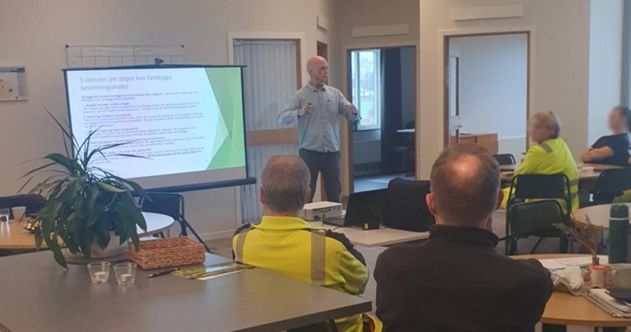 Föreläsning om manuella lyft, ergonomi och stretchning