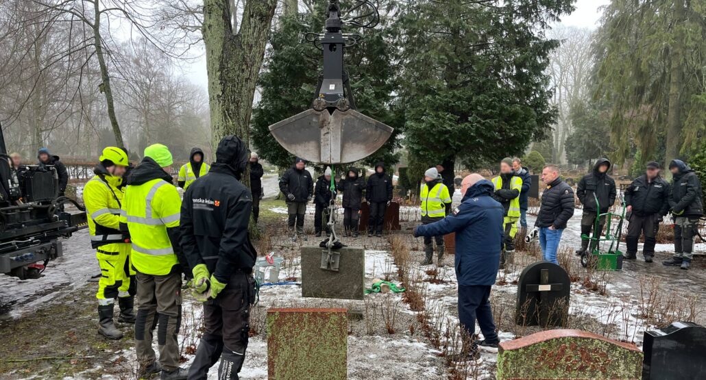 Tunga lyft på kyrkogården